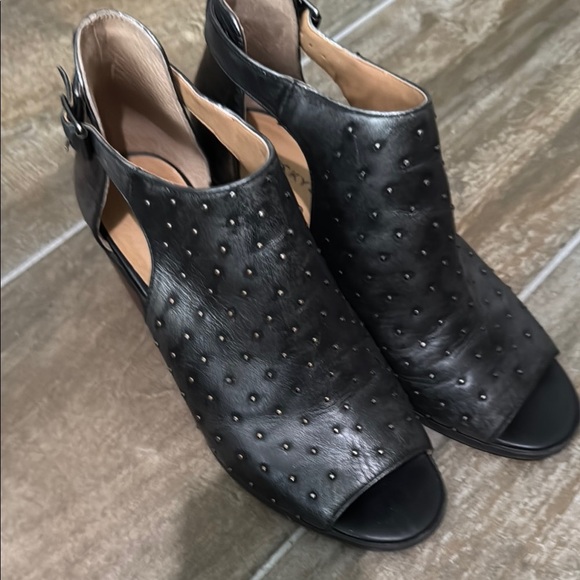 Lucky Brand Black Heeled Booties with Contemporary Cut-Out Design - Picture 3 of 12